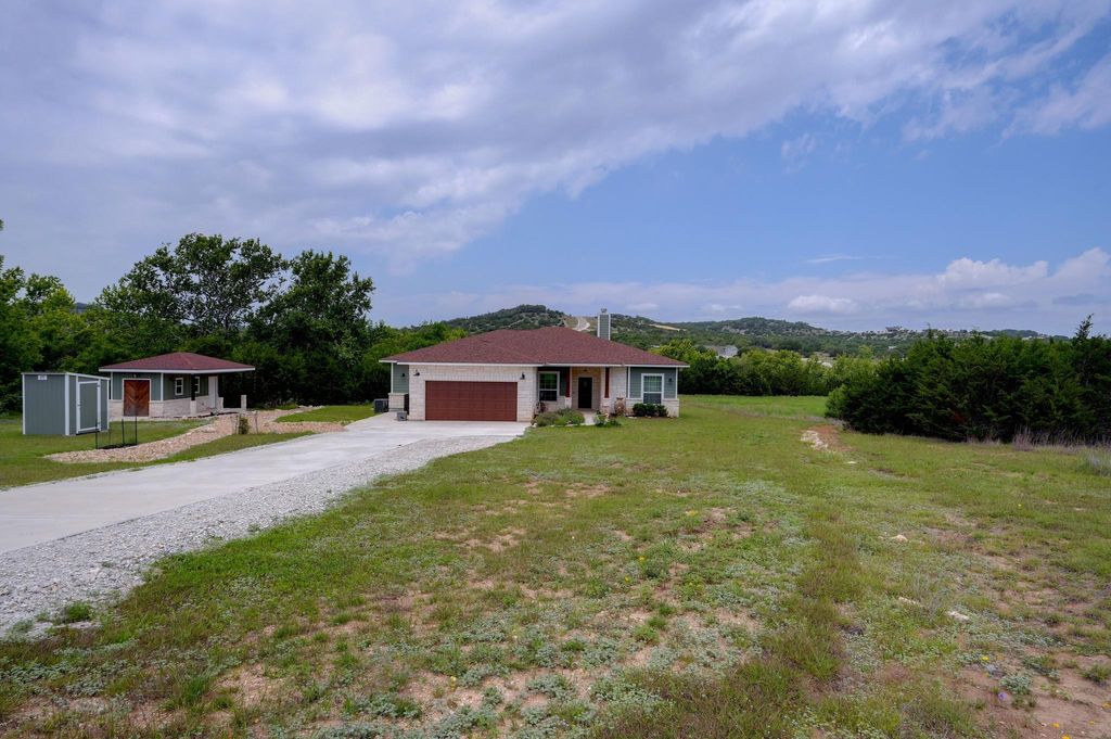 Photo of 202 Falling Oak DR, Blanco, TX 78606 (MLS # 4495285)