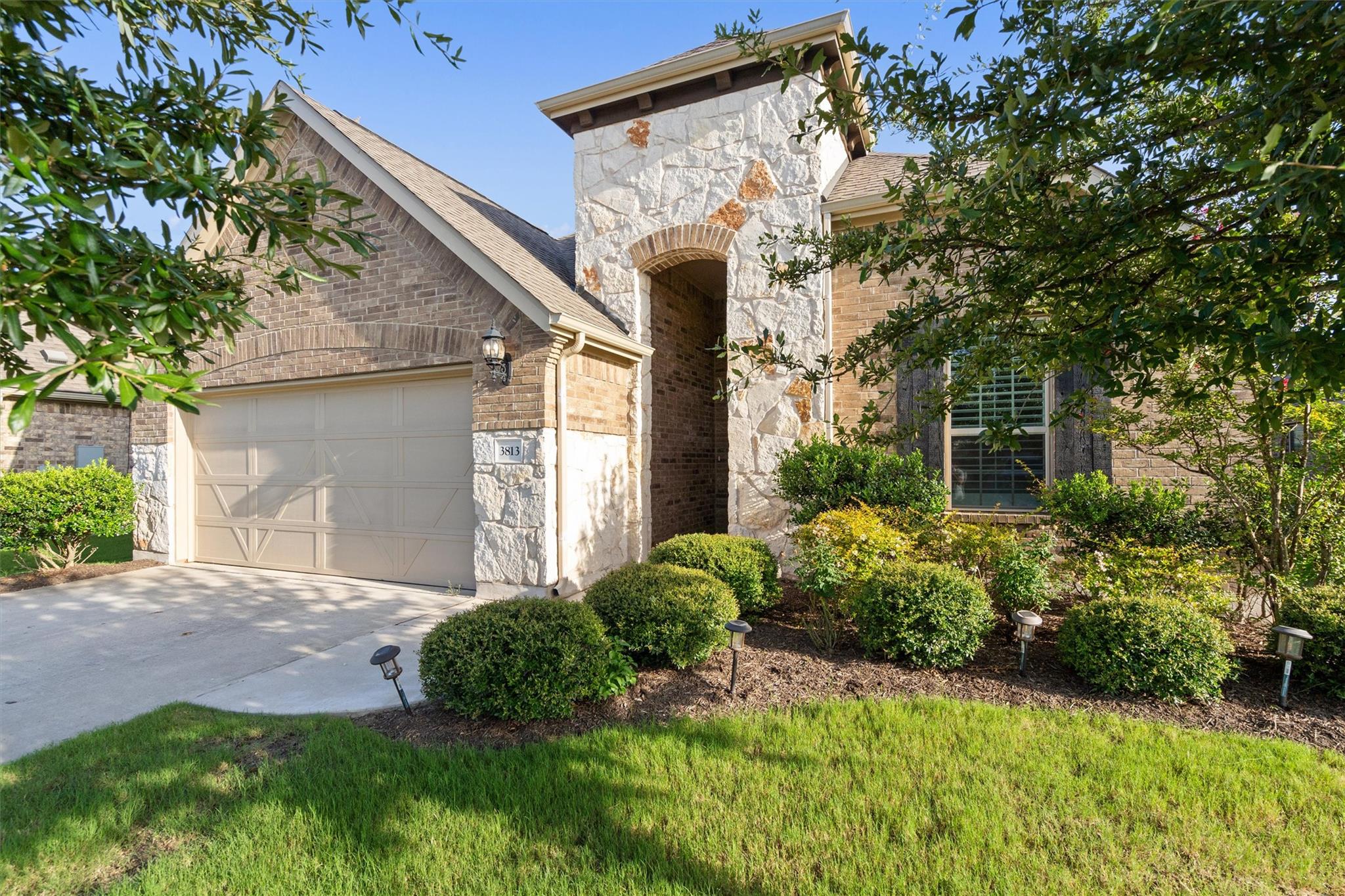 3813 Eland DR