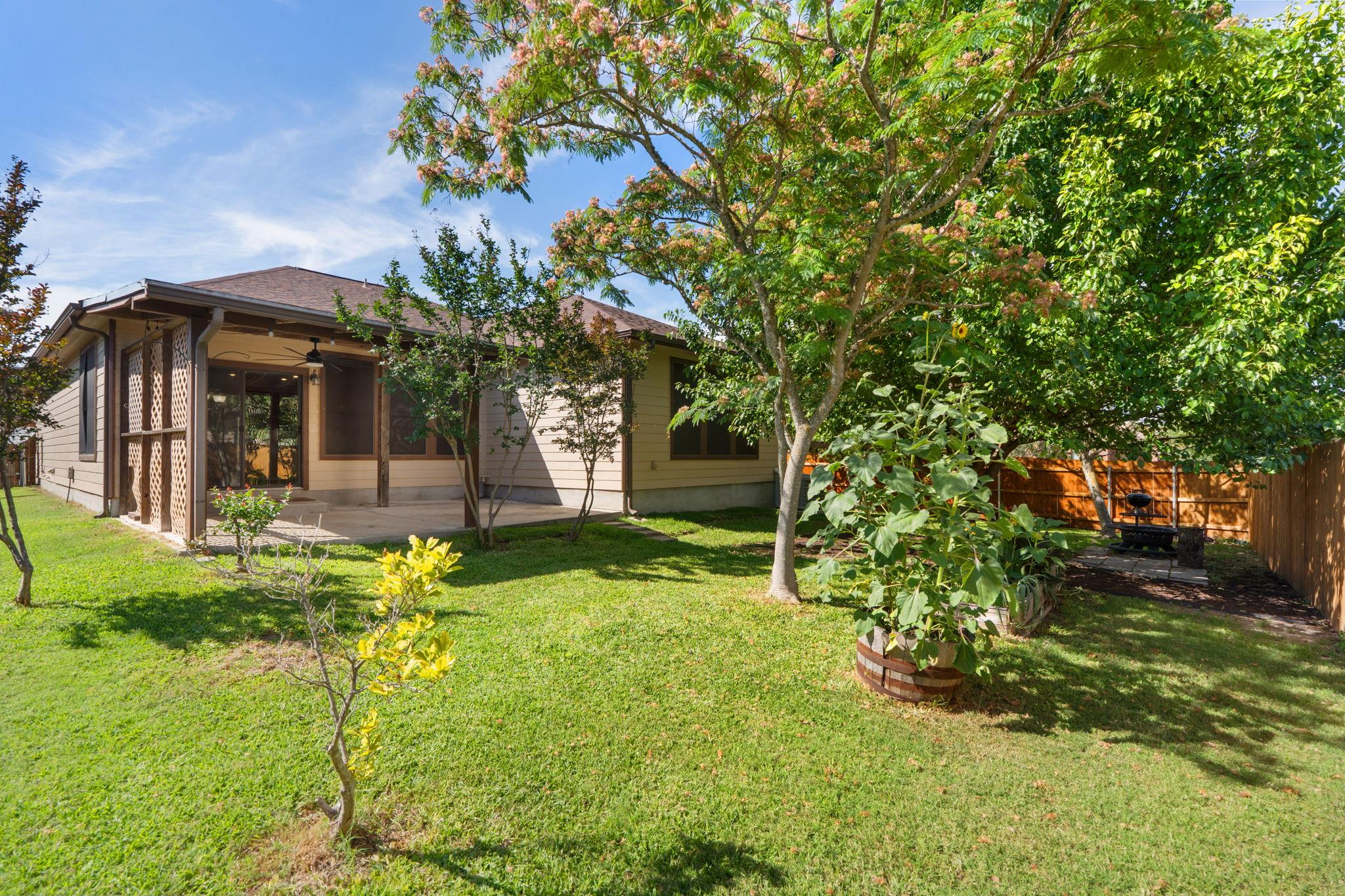 366 Matthews LN