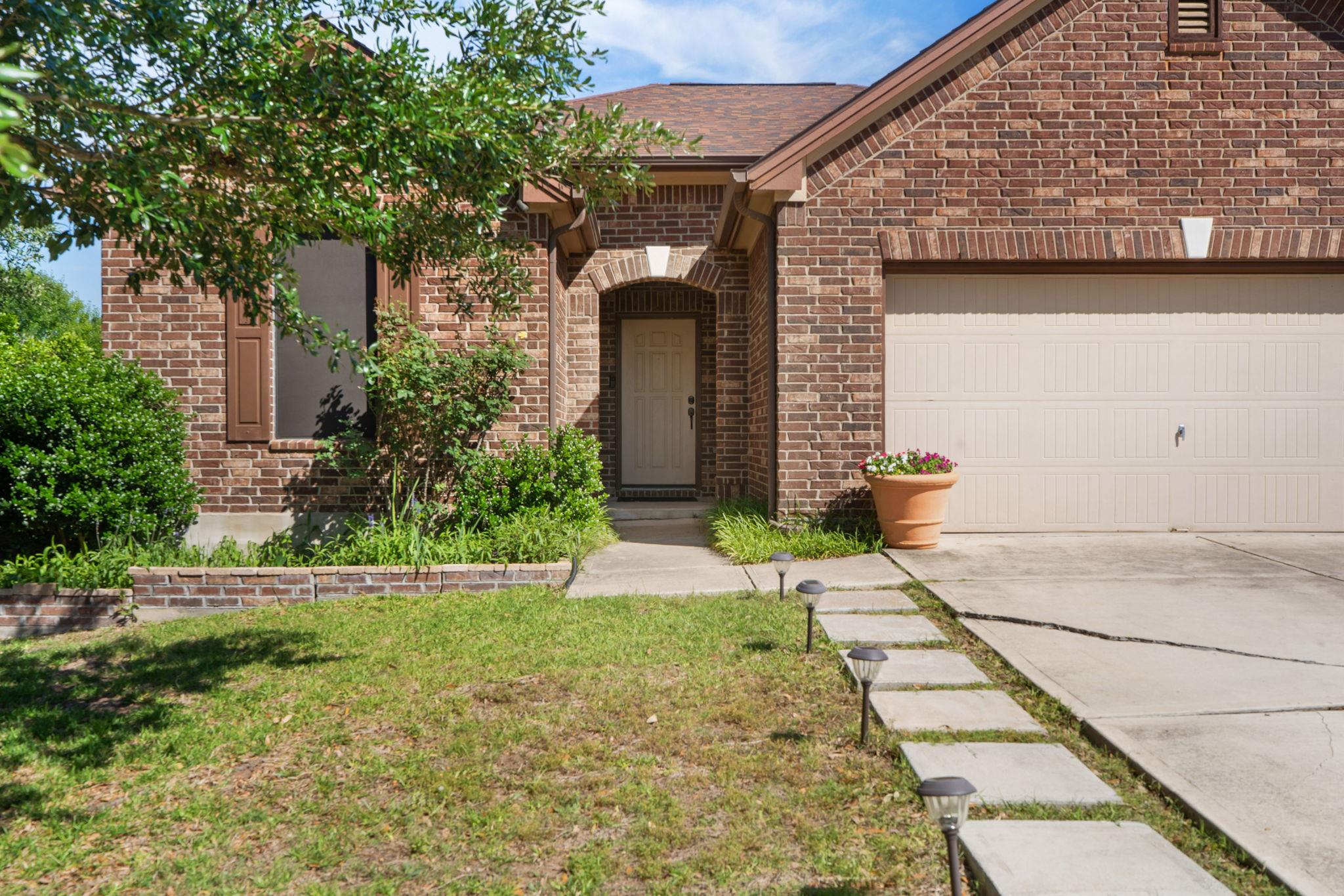 366 Matthews LN