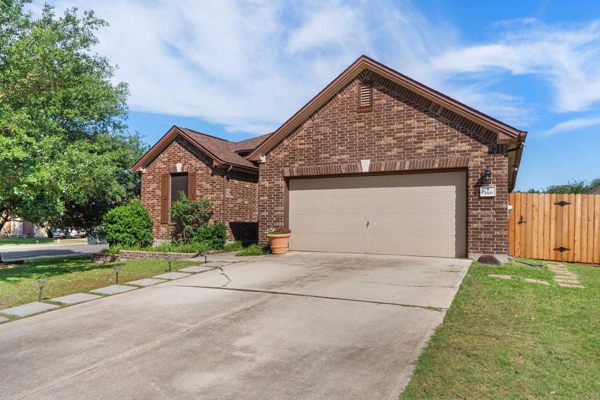 366 Matthews LN