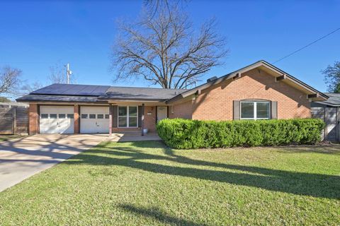 Photo of 1912 Cannonwood LN, Austin, TX 78745 (MLS # 8066203)