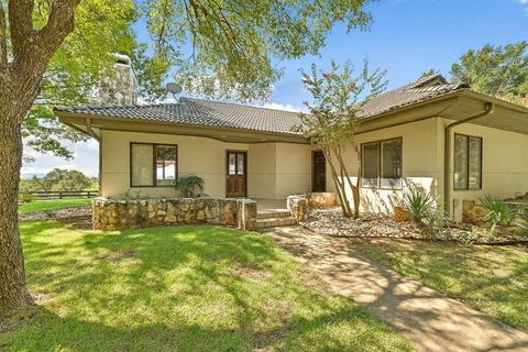 Photo of 1607 Clubhouse Hill DR, Spicewood, TX 78669 (MLS # 2585731)