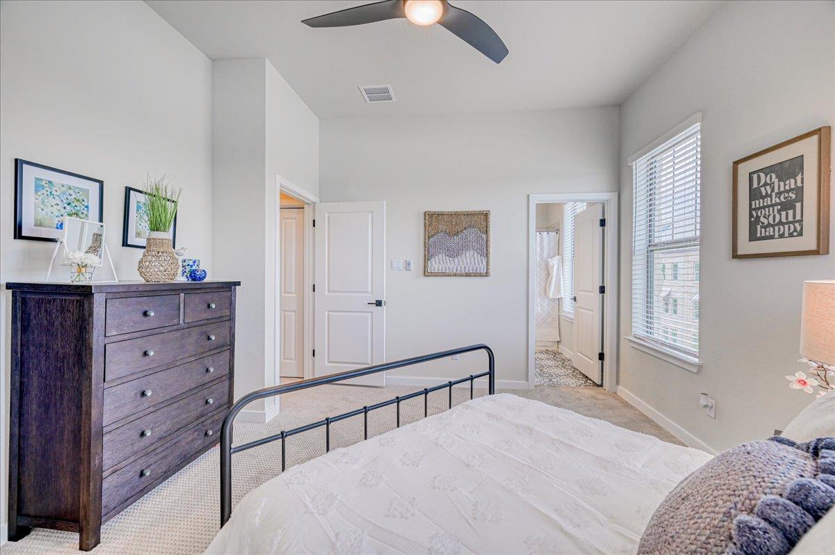 Leander, Texas 78641, United States, 3 Bedrooms Bedrooms, ,4 BathroomsBathrooms,Residential,Pending,153160