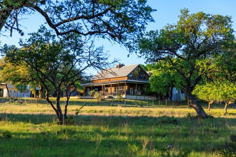 110 Clear Pond CT Spring Branch TX 78070