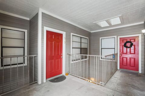 Tiny photo for 915 W 23rd ST #203, Austin, TX 78705 (MLS # 3554467)