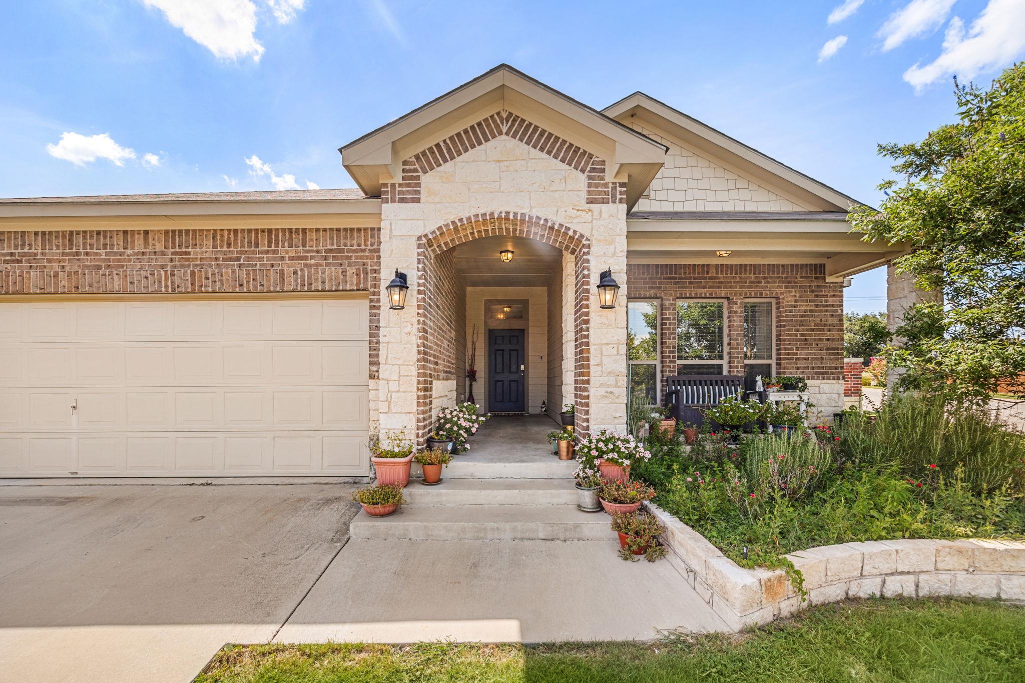5804 Blackstone DR