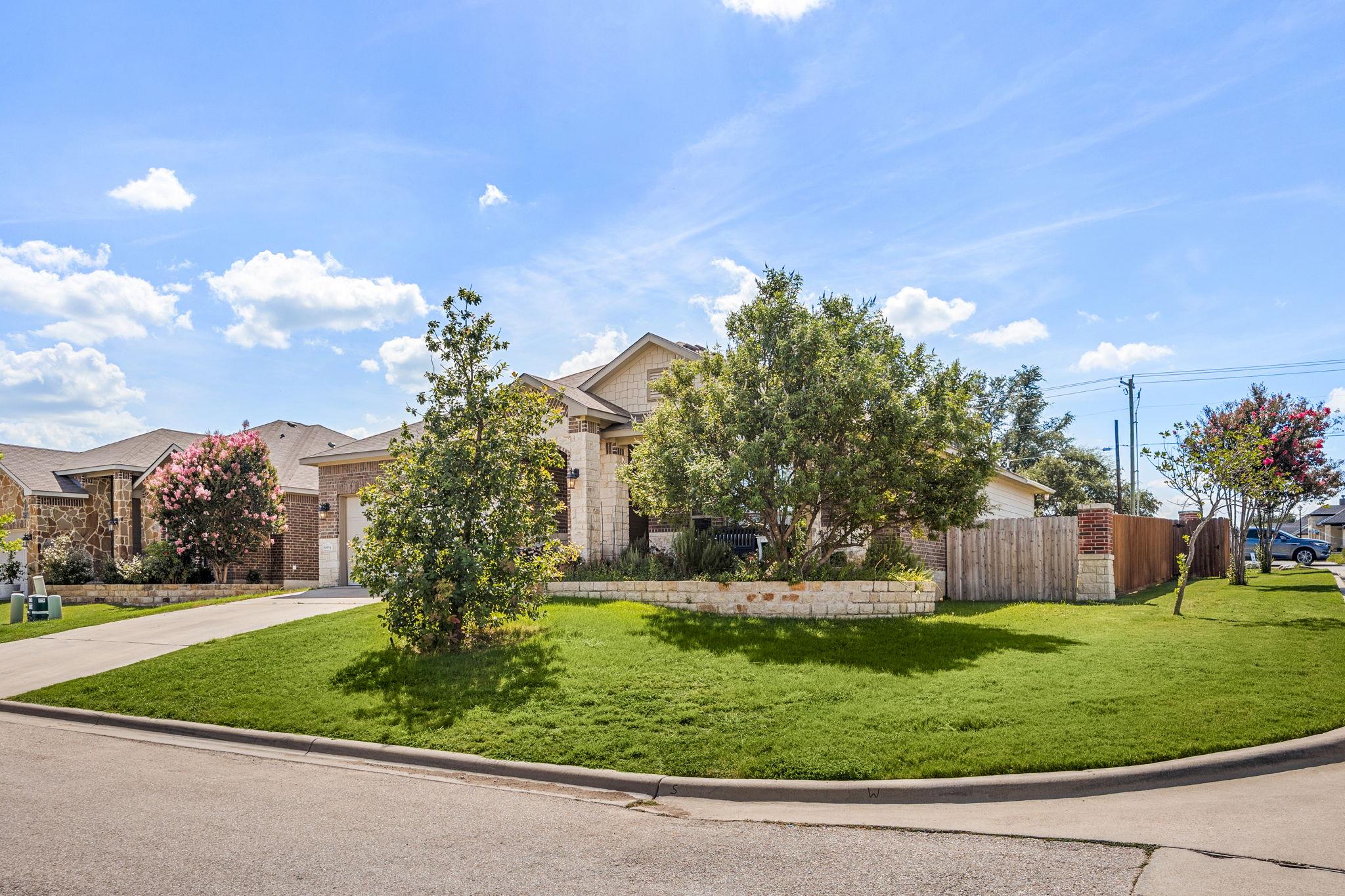 5804 Blackstone DR