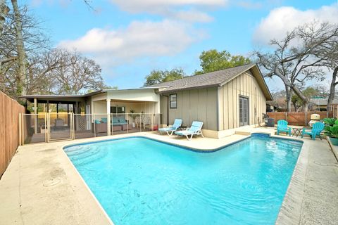 7210 Towering Oaks DR Austin TX 78745