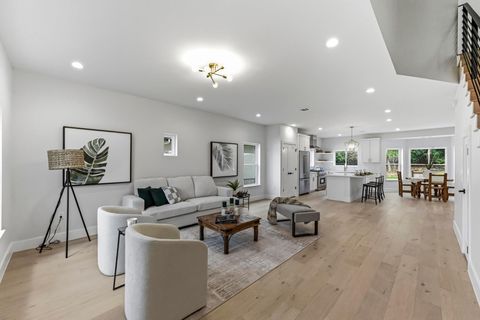 Photo of 13 Autumn Oaks DR, Lakeway, TX 78738 (MLS # 2343936)