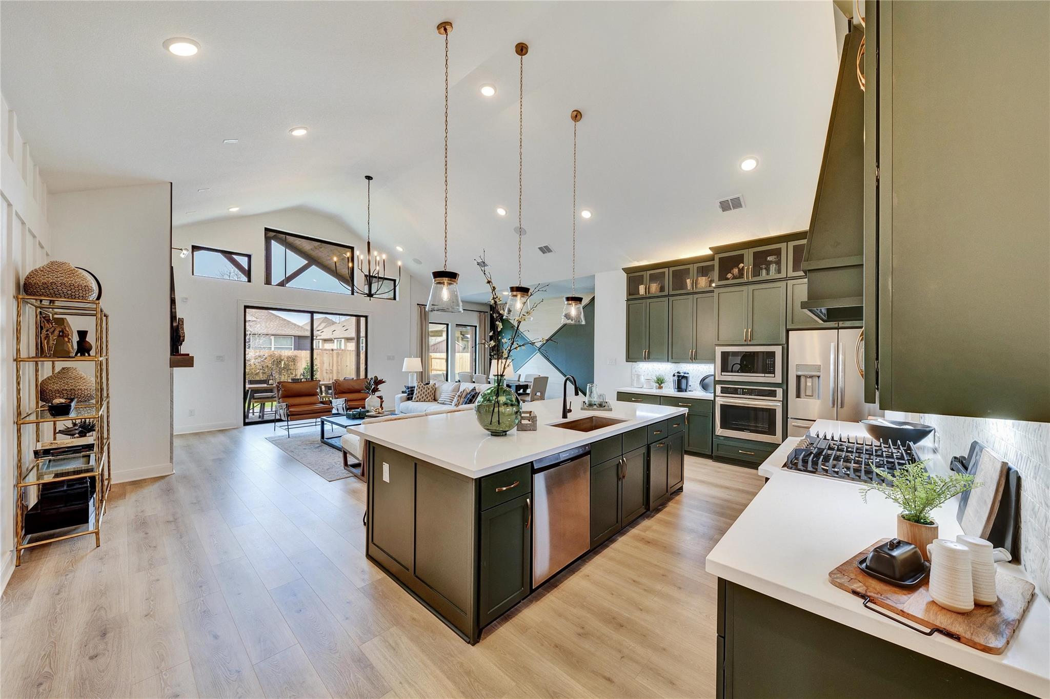 912 Sunny Ridge DR