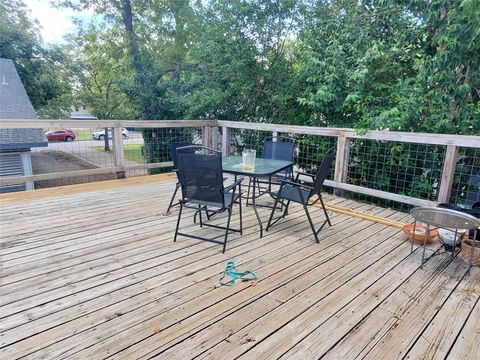 Photo of 918 E 37th ST #B, Austin, TX 78705 (MLS # 5019984)