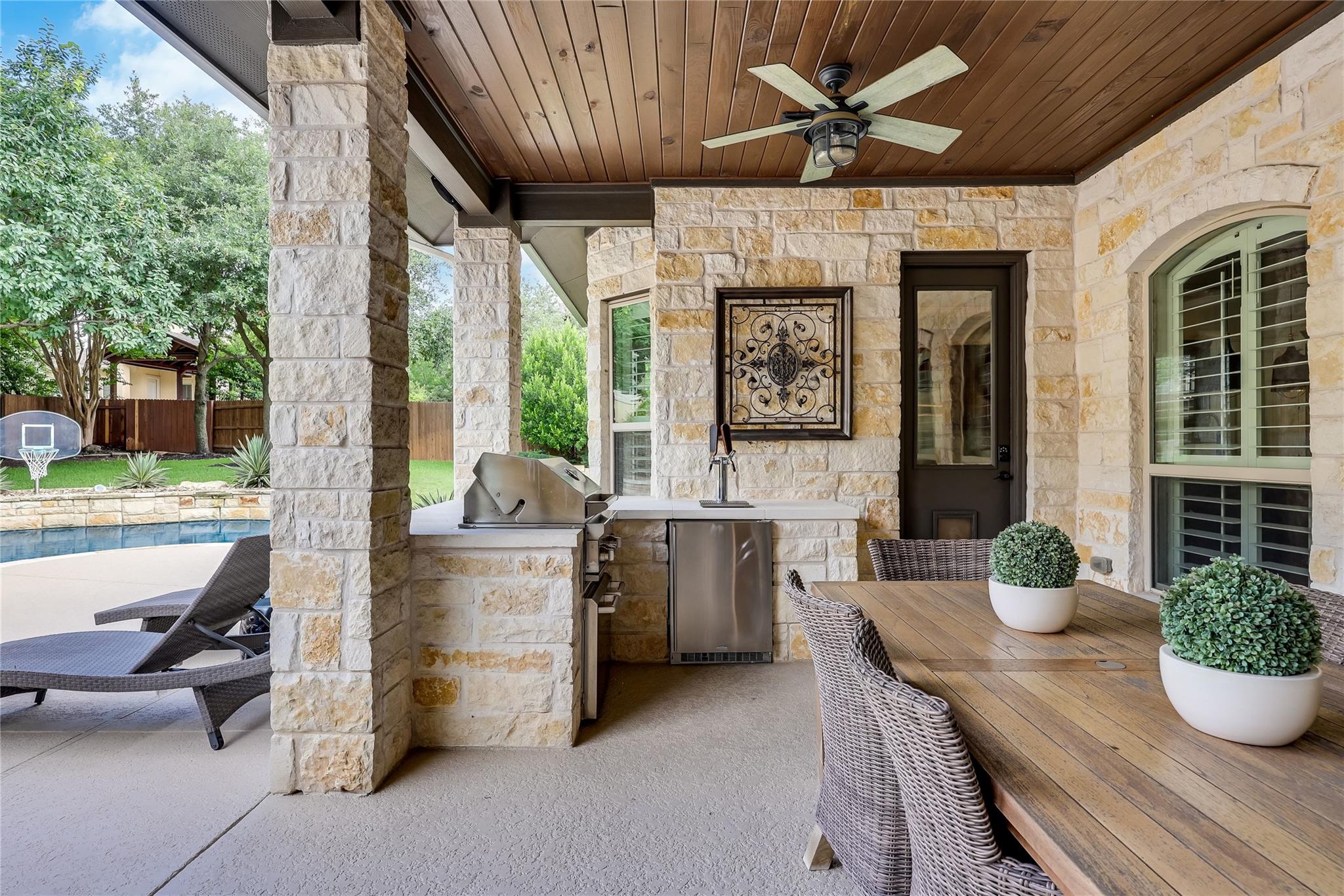 401 Bluff View RD