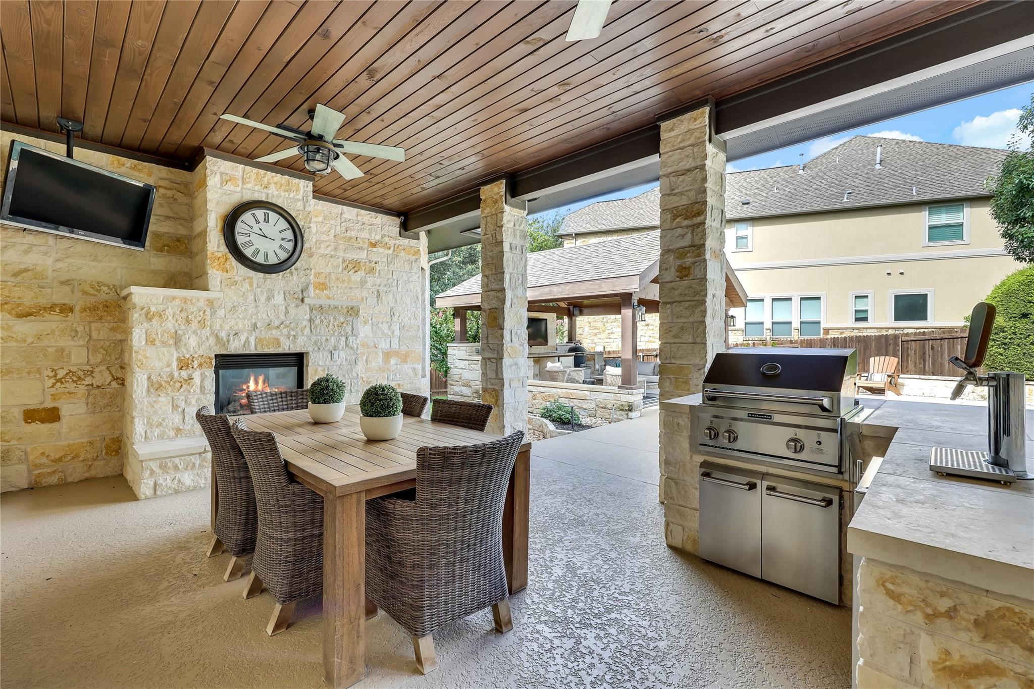 401 Bluff View RD