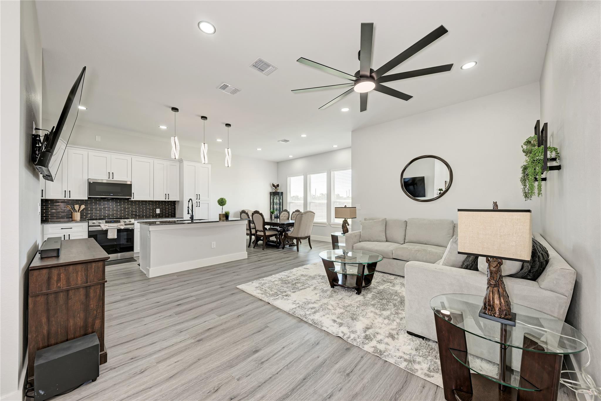 113 Los Robles RD