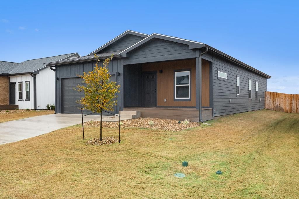 Photo of 2027 Applewood DR, Lockhart, TX 78644 (MLS # 2654694)