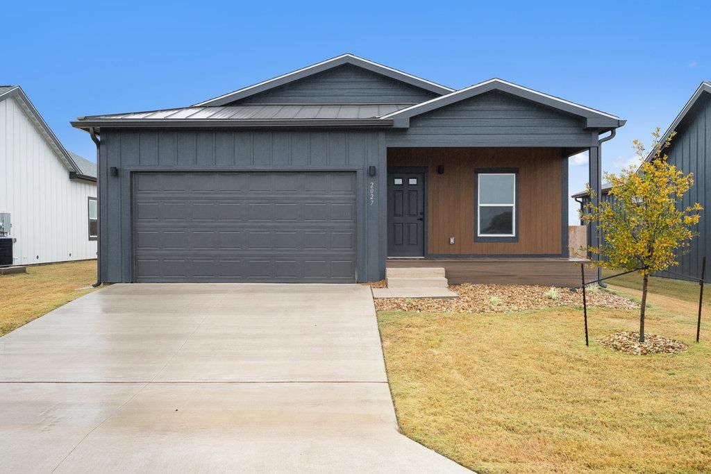 Photo of 2027 Applewood DR, Lockhart, TX 78644 (MLS # 2654694)