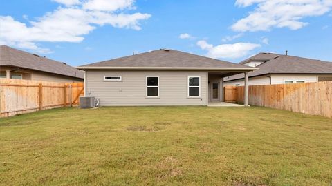 Single Family Residence in Manor TX 20232 Heinrich LN 2.jpg