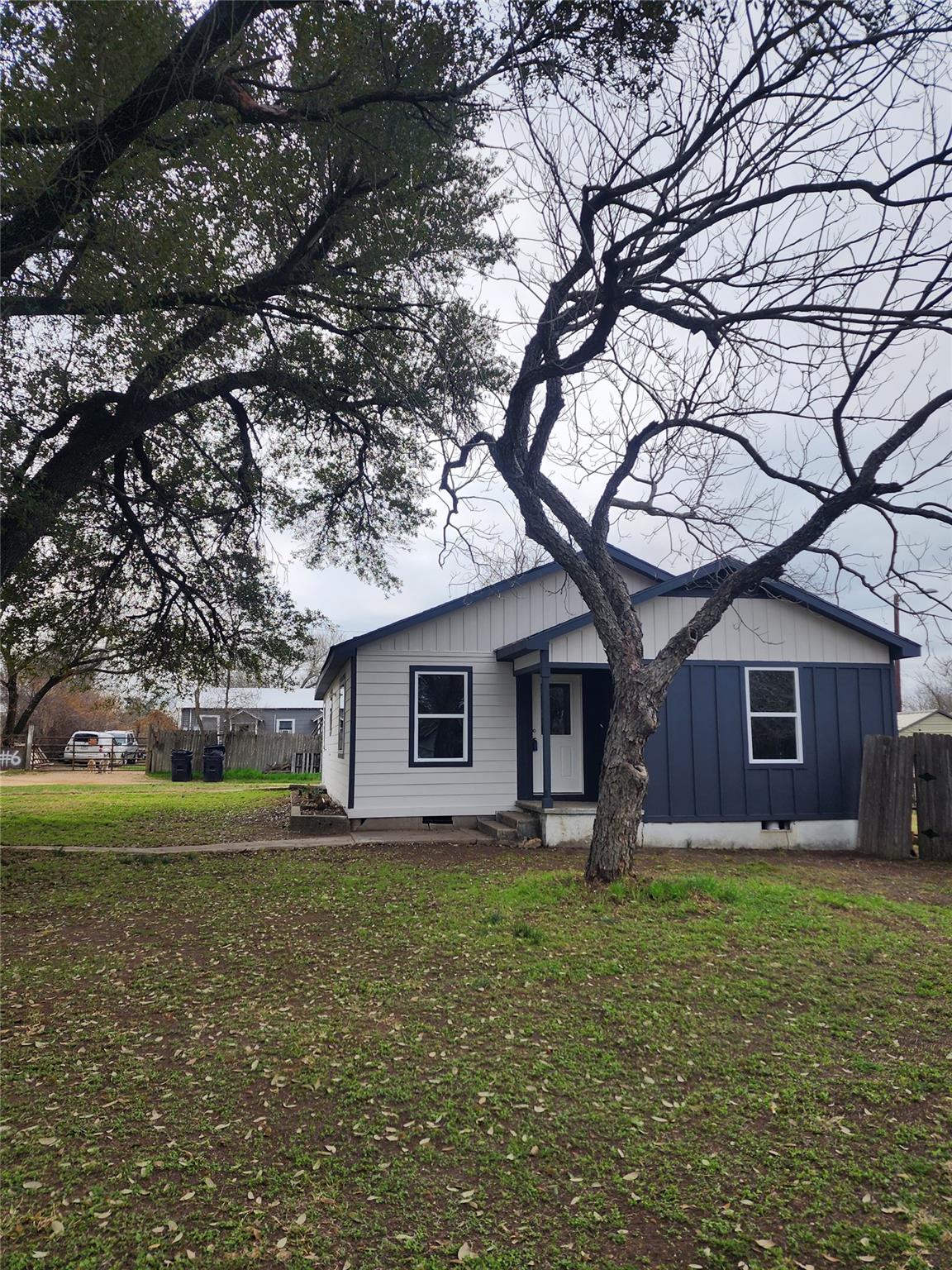 928 E Cameron Ave