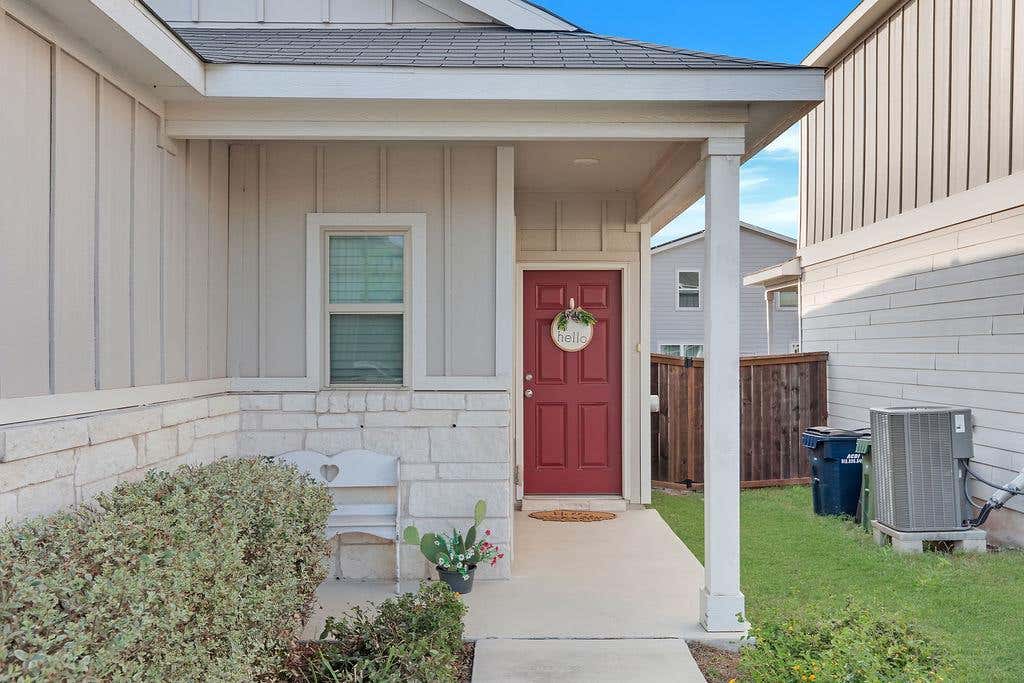 Photo of 433 Stone Water LN, Jarrell, TX 76537 (MLS # 6101487)