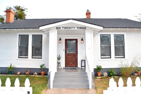 623 Walnut ST Columbus TX 78934