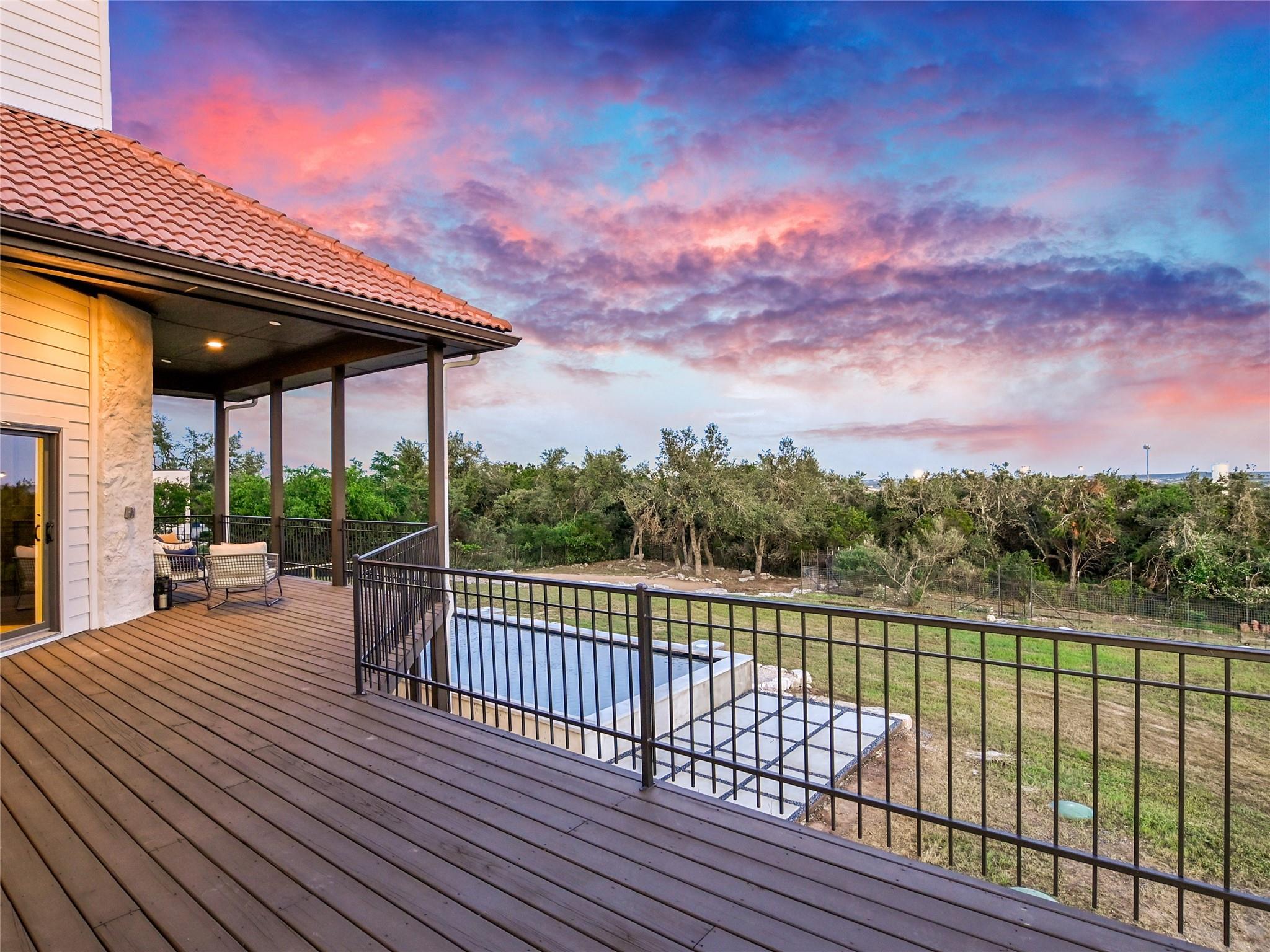 3901 Peak Lookout DR