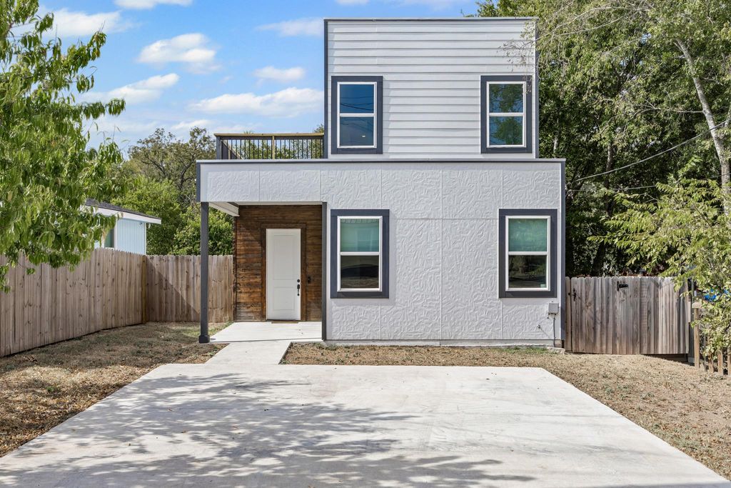 Photo of 813 Chihuahua ST, Lockhart, TX 78644 (MLS # 2923716)