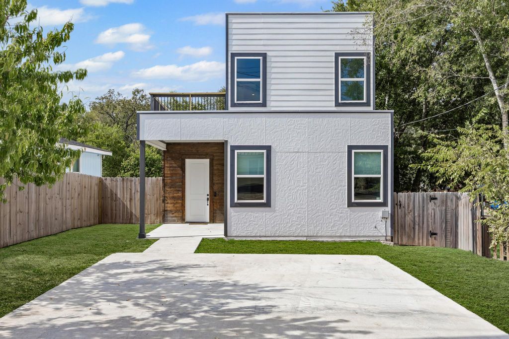 Photo of 813 Chihuahua ST, Lockhart, TX 78644 (MLS # 2923716)