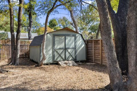 Tiny photo for 2008 Matthews LN, Austin, TX 78745 (MLS # 3625538)