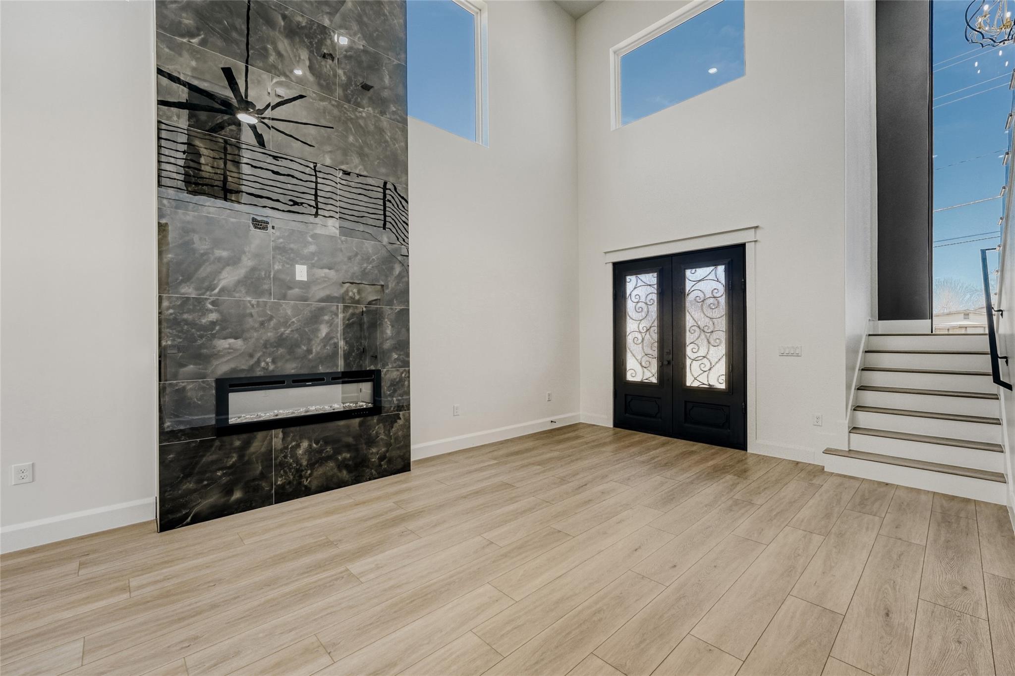 406 E Carrie Manor ST