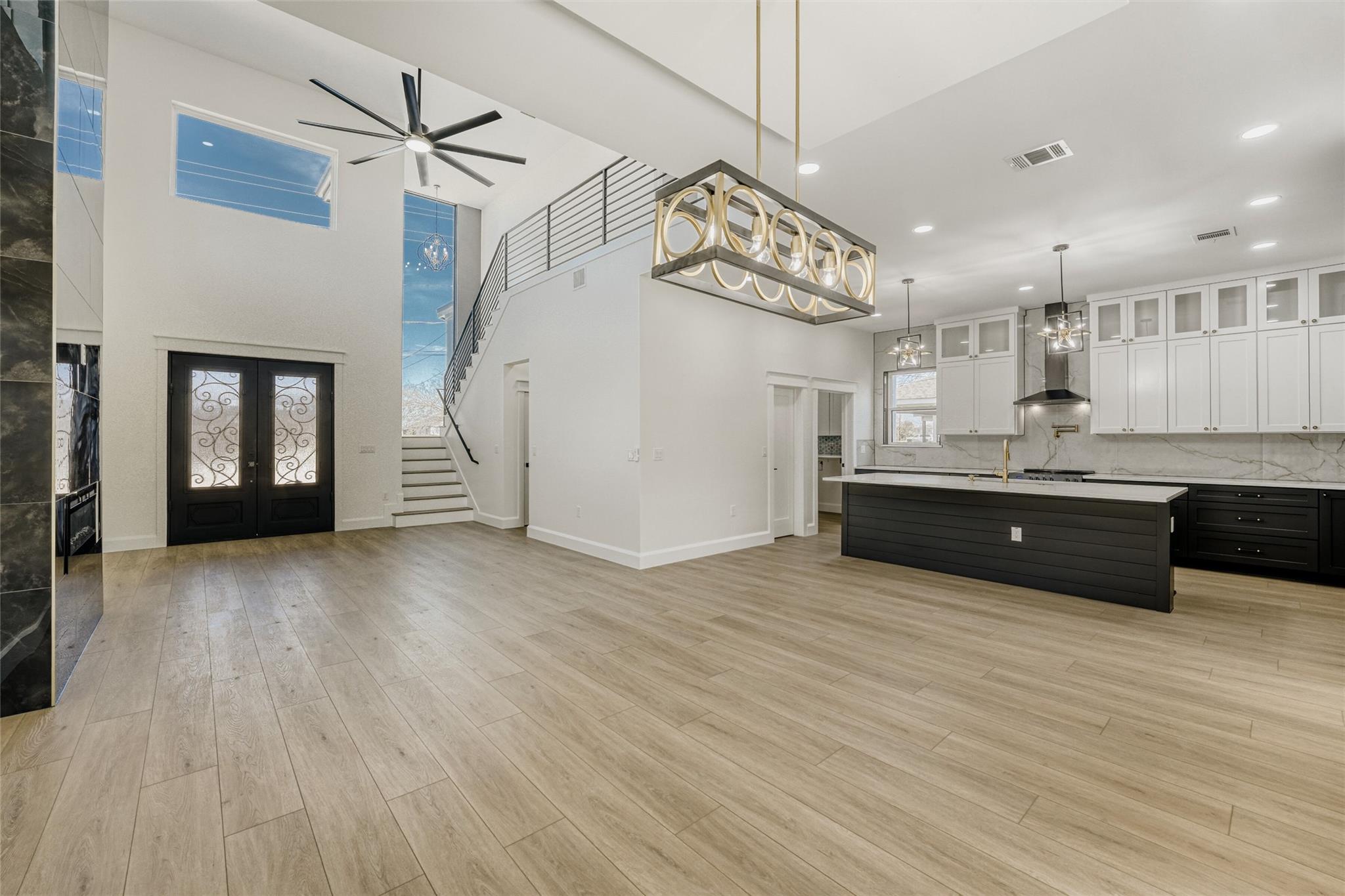 406 E Carrie Manor ST