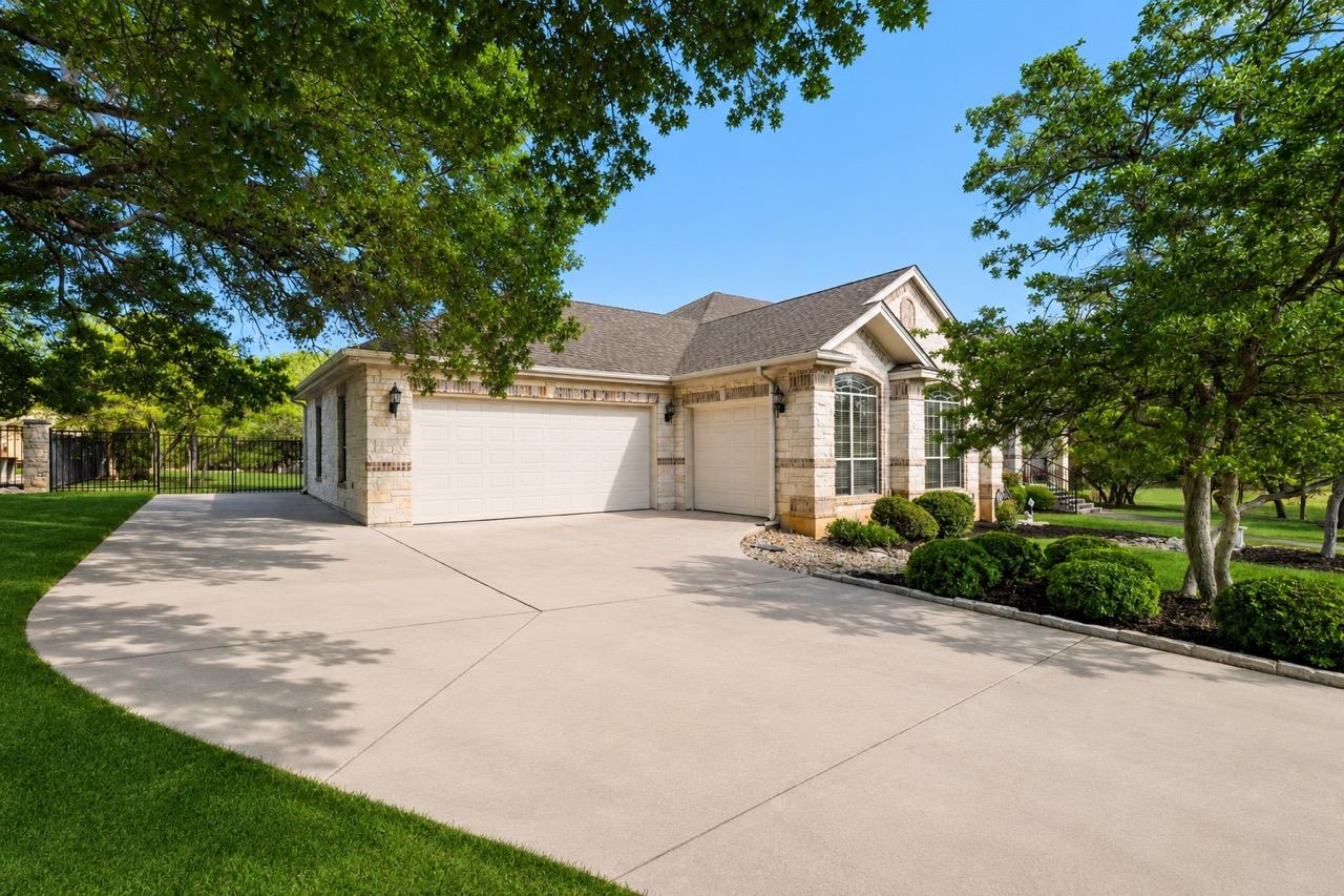 205 W Majestic Oak LN