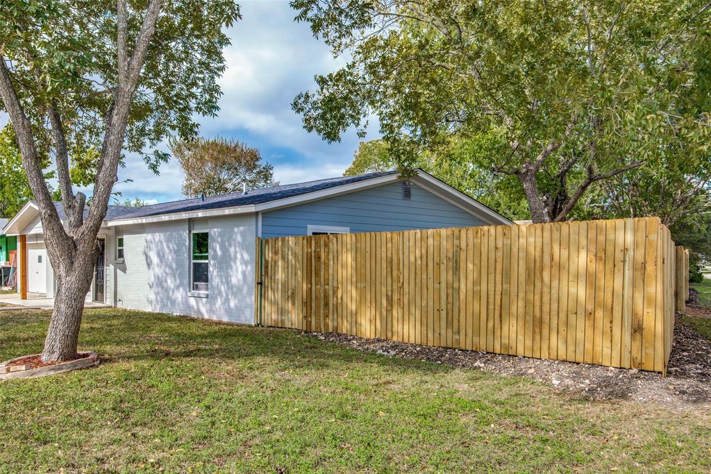 Photo of 500 Lockwood ST, San Marcos, TX 78666 (MLS # 5587801)