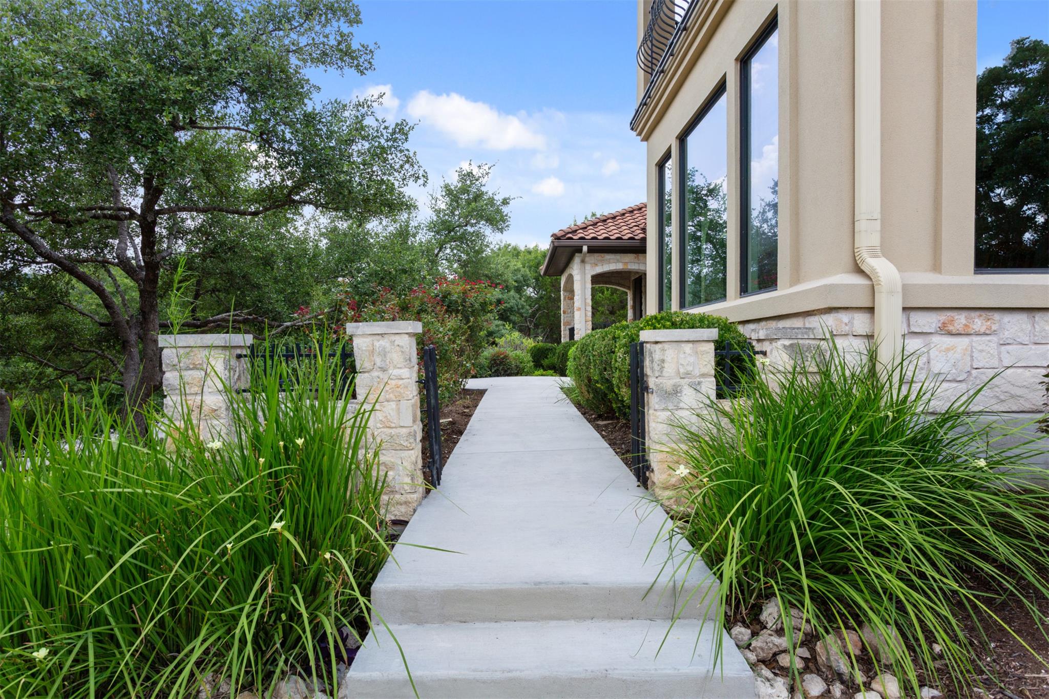 16917 Northlake Hills DR