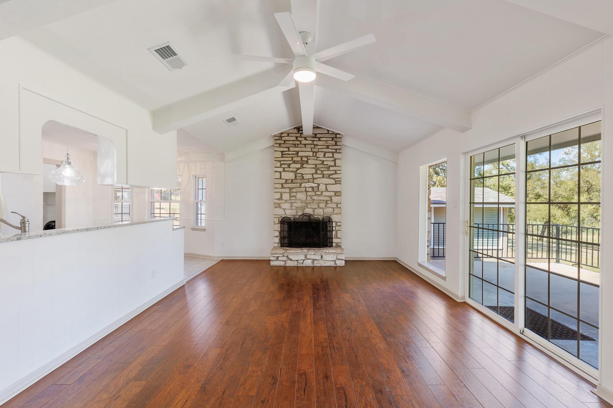 142 Lakeshore DR