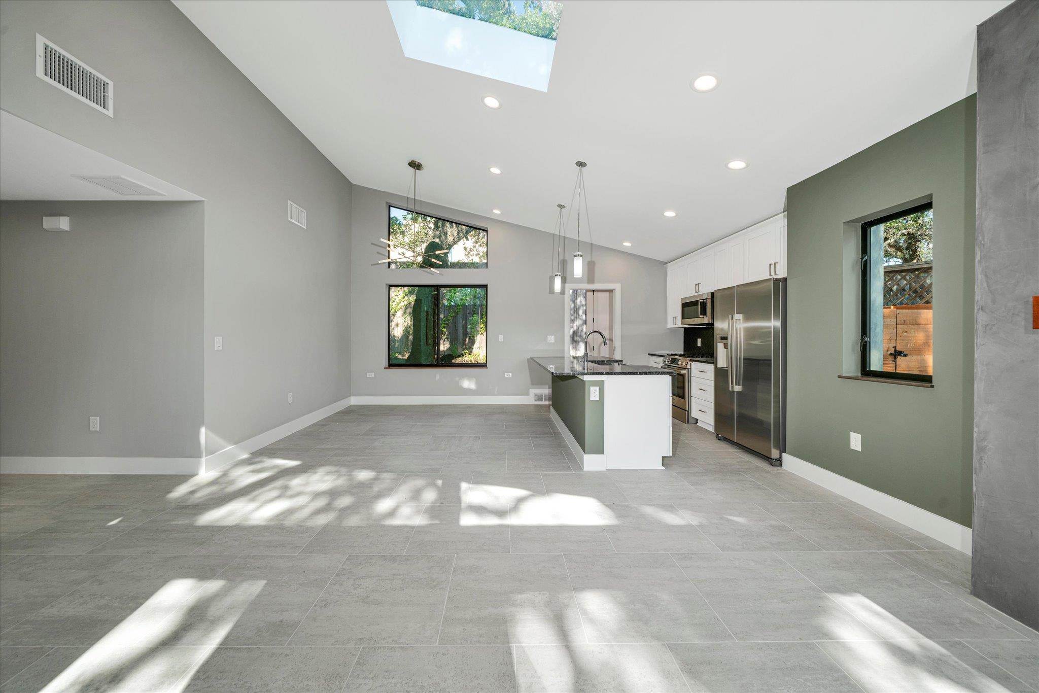 2610 CARNARVON LN Apt B