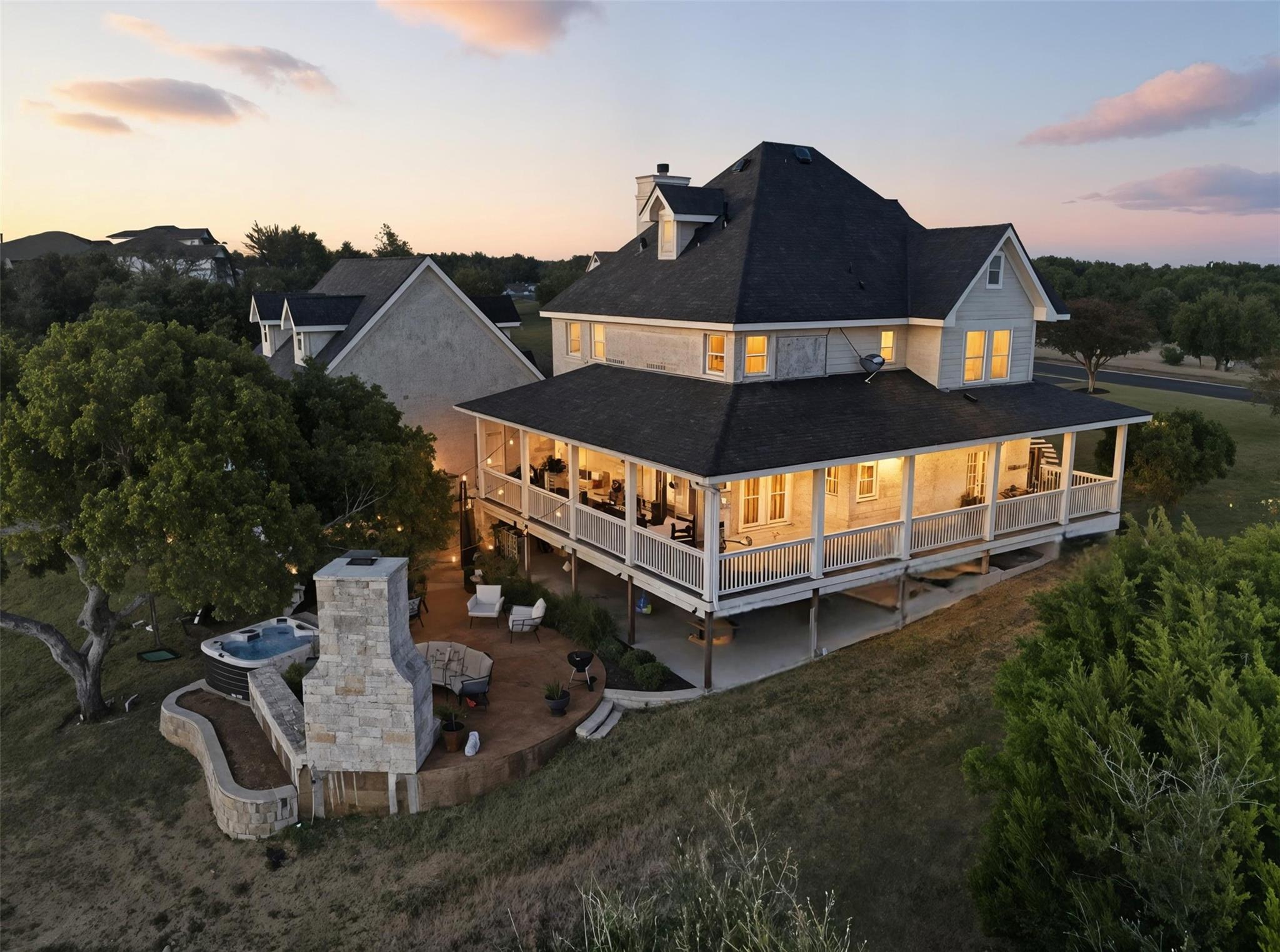 View of front facade with a porch, a front lawn,