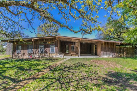 Photo of 1500 County Road 405, Buckholts, TX 76518 (MLS # 2927223)