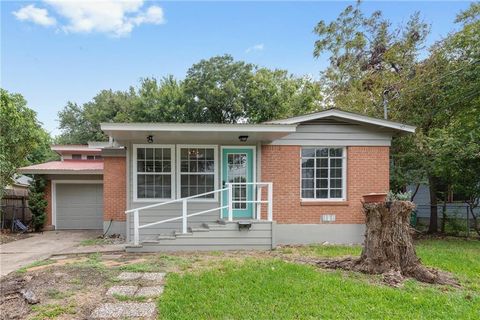 Photo of 1500 Romeria DR, Austin, TX 78757 (MLS # 2233348)