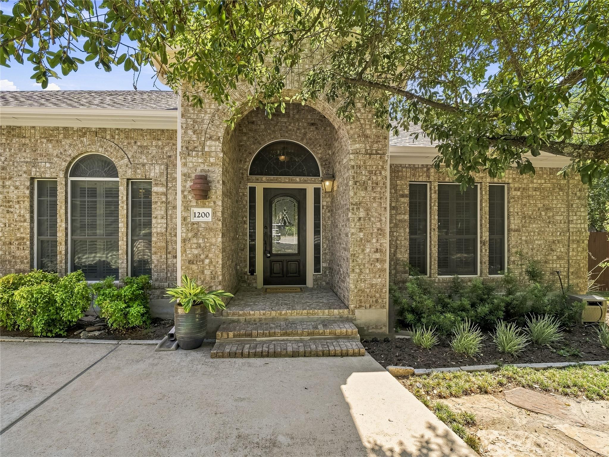 1200 Anna CT