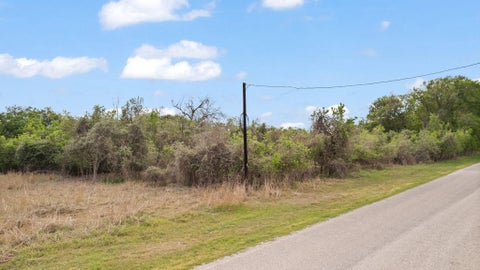 Photo of 183 Kahana LN, Bastrop, TX 78602 (MLS # 2645399)