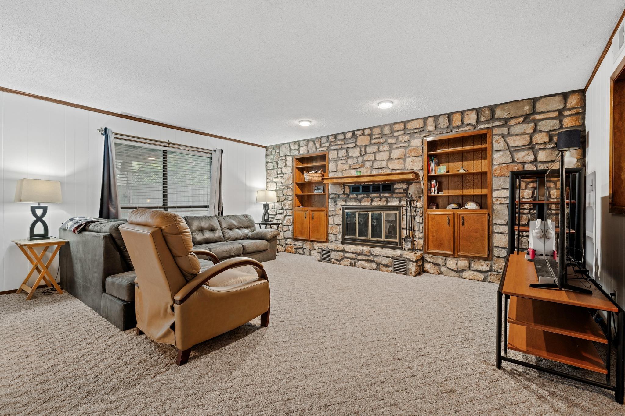 1303 Creekview DR