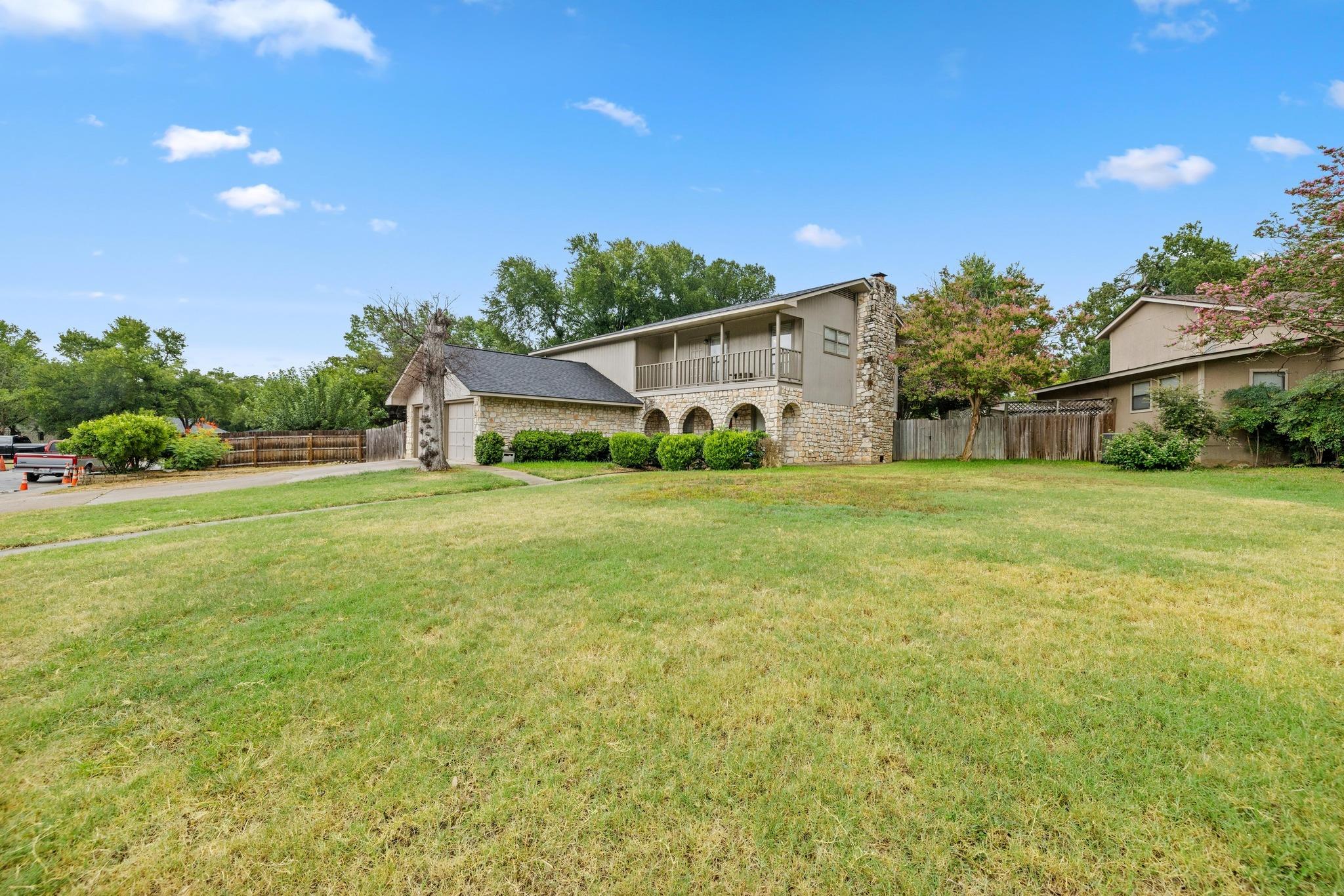 1303 Creekview DR