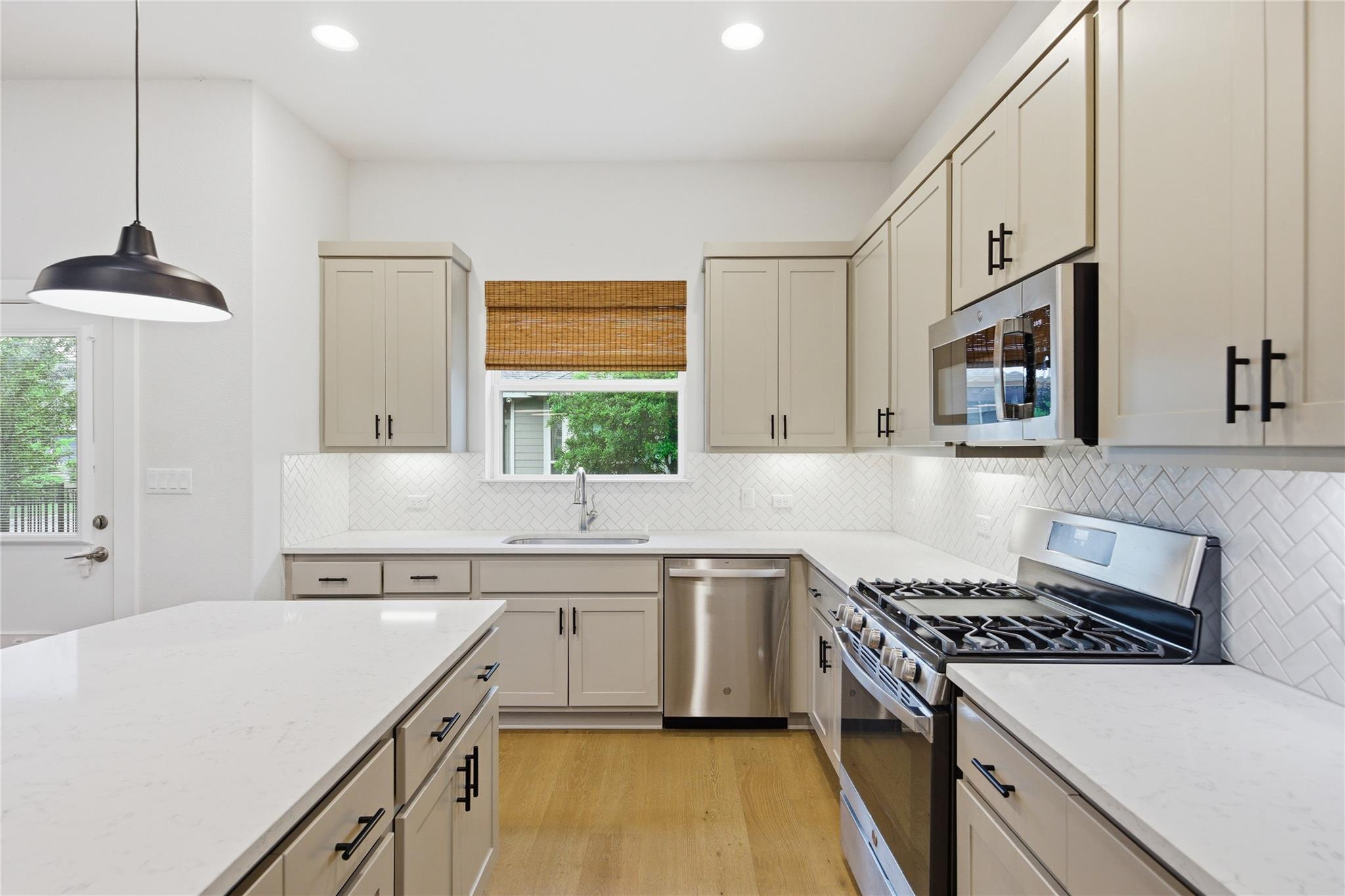 1300 Harwell LOOP