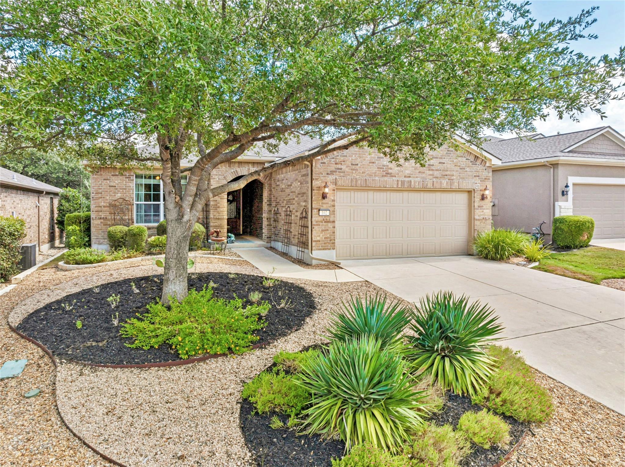 102 Trinity LN