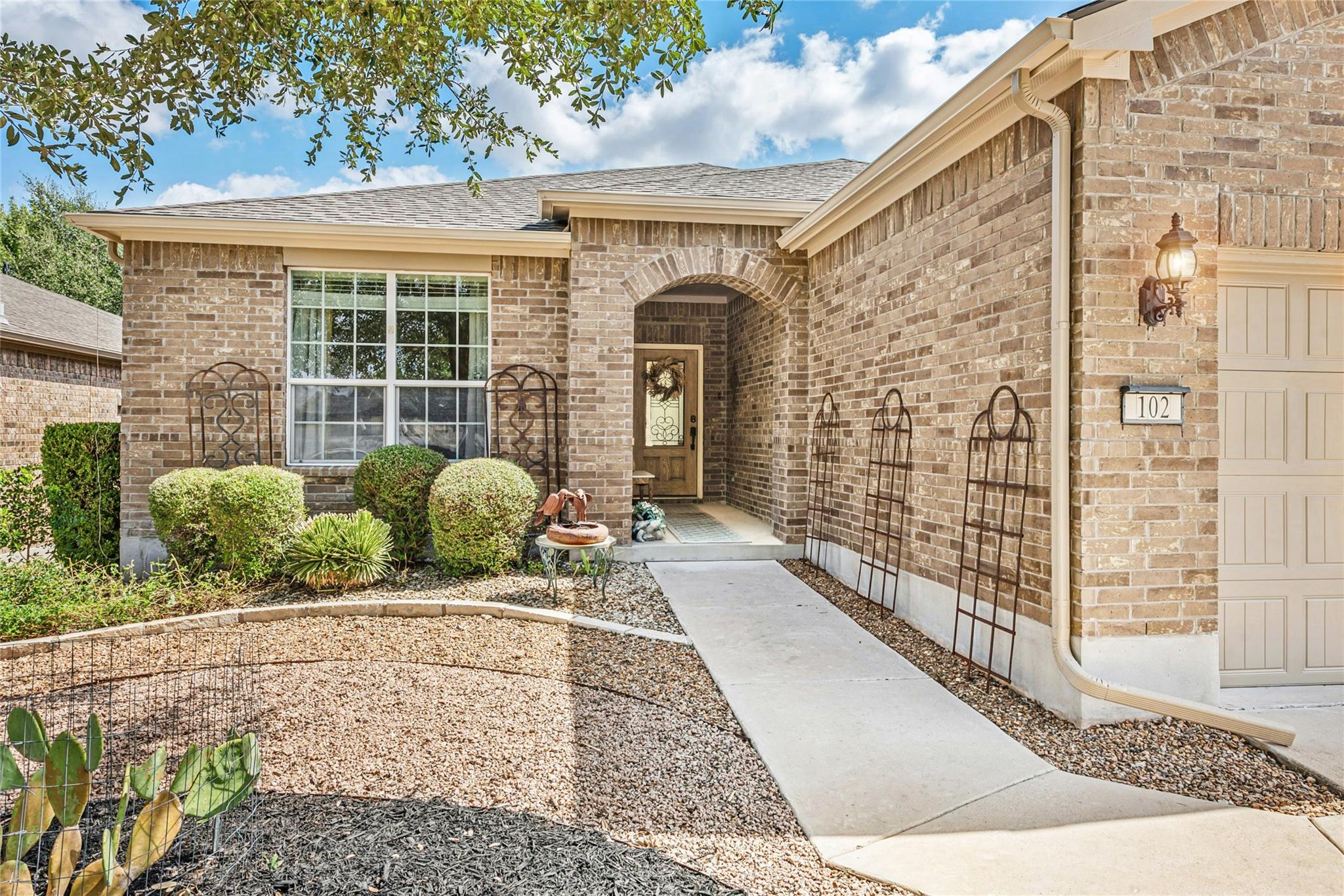 102 Trinity LN