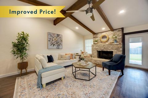 Photo of 12400 Willow Wild DR, Austin, TX 78758 (MLS # 8220109)
