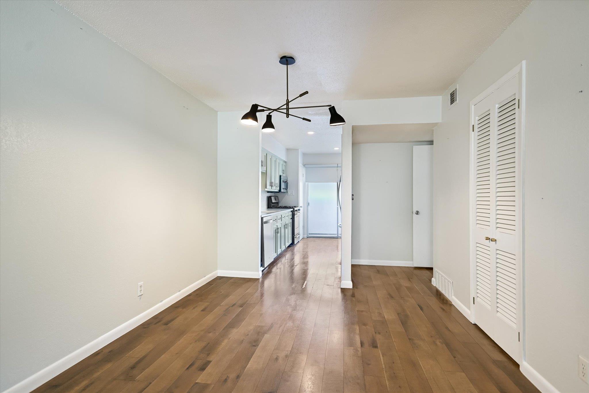 2425 Ashdale DR 32