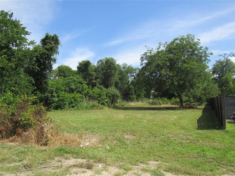 Photo of 748 W Elm ST, Bartlett, TX 76511 (MLS # 6869986)