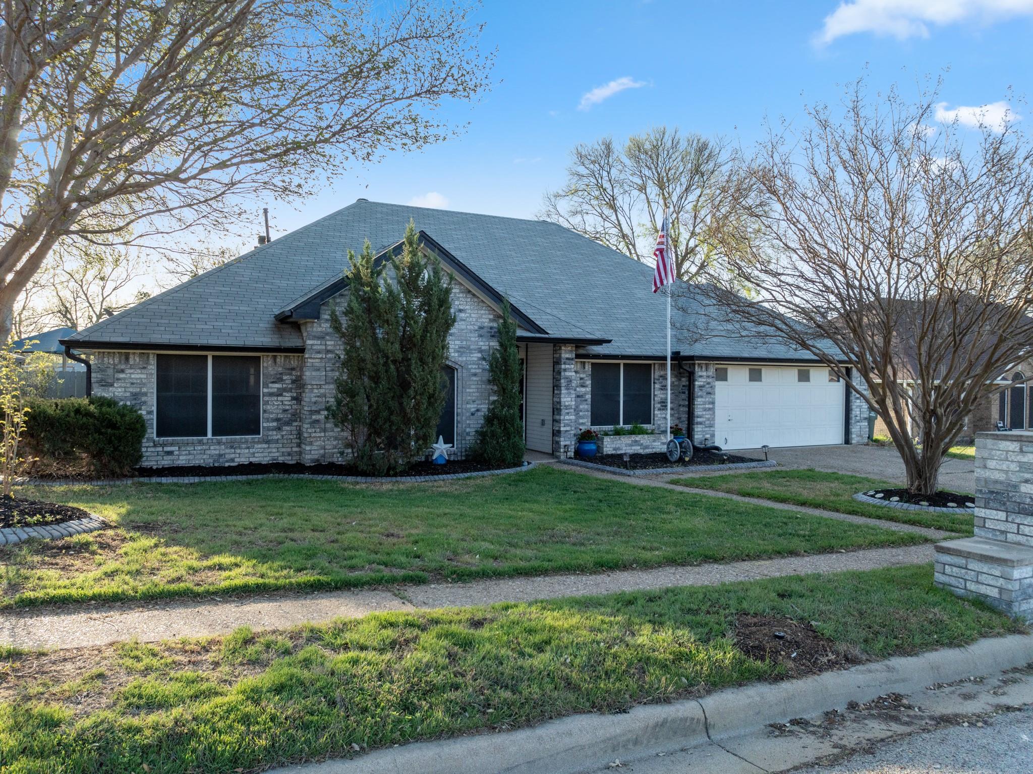 711 Mueller ST